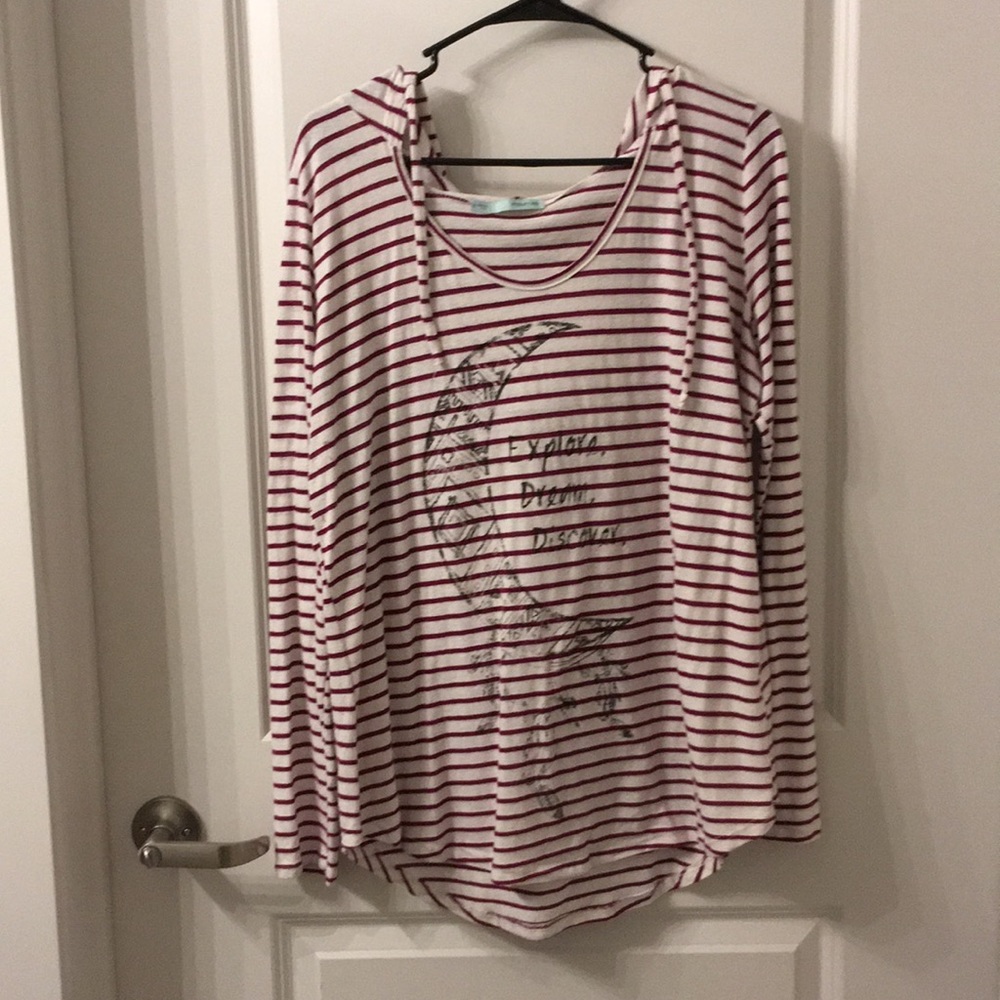 Hooded Maurice’s tee